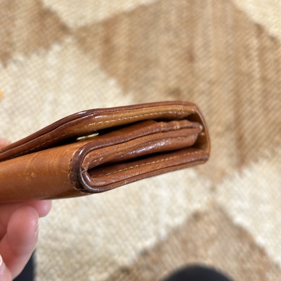 Tory Burch leather envelope continental wallet in tan - Picture 9 of 9